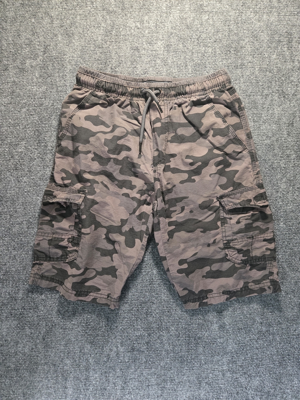 Ocean Current Boys Medium Camo Cargo Shorts - Olive and Dark Green